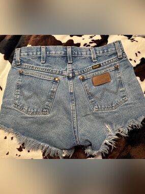 Wrangler Jean shorts size 28